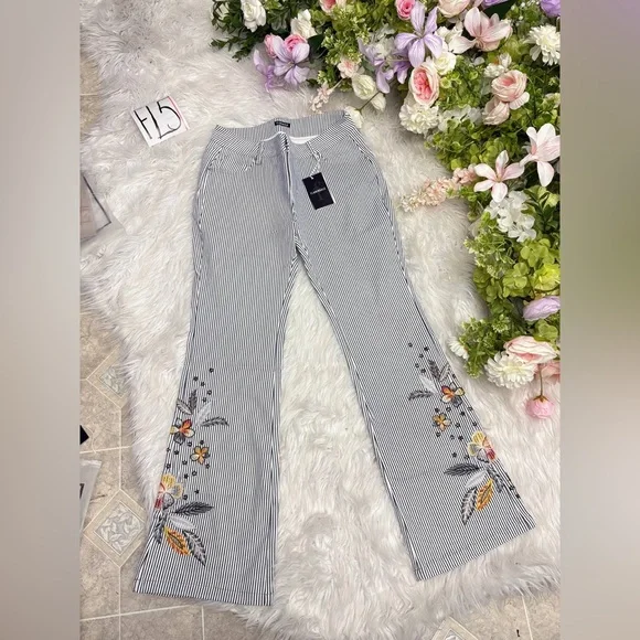 Flamingals embroidered pocket ripped mid rise straight leg jeans size M FL5 72 - Picture 3 of 10